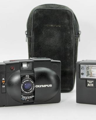 Olympus XA 2 con Flash