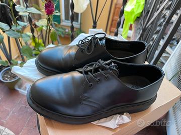 stivali Dr. Martens 1461 Smooth Mono neri.