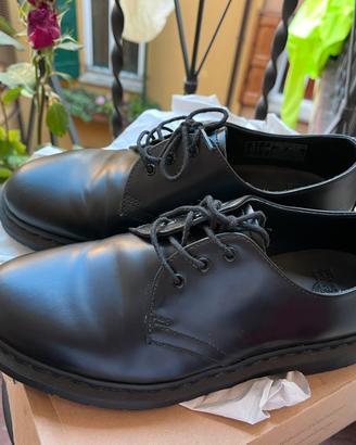 stivali Dr. Martens 1461 Smooth Mono neri.