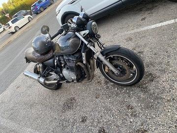Suzuki GSX 1200 Inazuma del 2000 personalizzata
