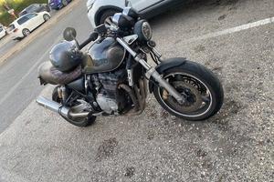 Suzuki GSX 1200 Inazuma del 2000 personalizzata