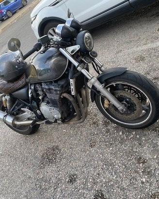 Suzuki GSX 1200 Inazuma del 2000 personalizzata
