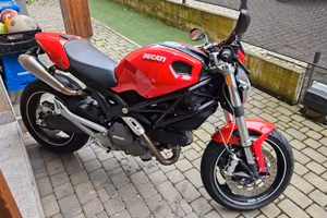 DUCATI MONSTER 696 PLUS