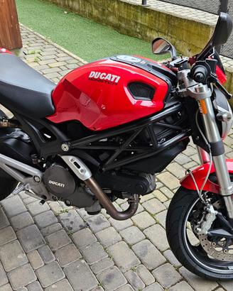 DUCATI MONSTER 696 PLUS