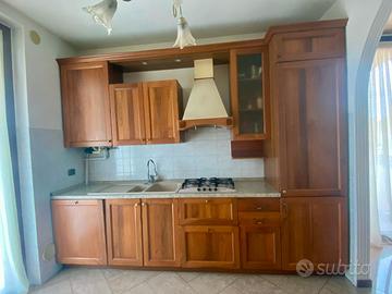 cucina in legno adatta per taverna