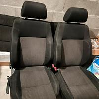 SEDILI ANTERIORI CON SEDUTA BASSA GOLF 4