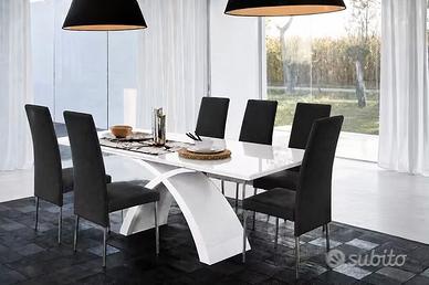 Tavolo da pranzo e sedie "Tonin Casa”
