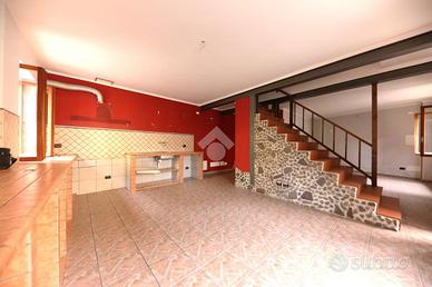 PORZIONE DI BIFAMILIARE A ROVERBELLA