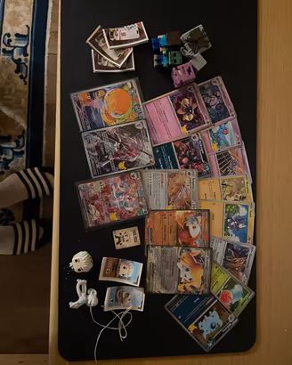 Lotto carte pokemon e funkopop