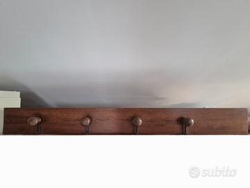 Appendiabiti in legno