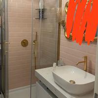 Box doccia e mobile bagno