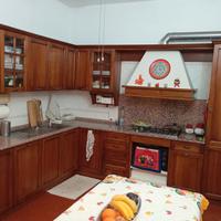 CUCINA in legno Noce con piano in granito 