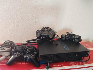 Playstation 2 fat con 5 joystick e 1 gioco