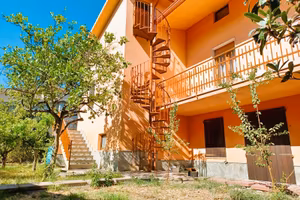 Villa su tre livelli