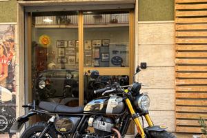 Royal Enfield Interceptor Bear 650 KM 399