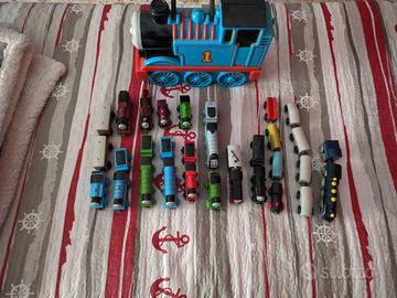 Lotto trenini Thomas + trenini non Thomas + pista