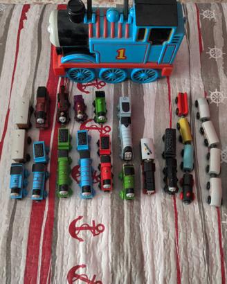 Lotto trenini Thomas + trenini non Thomas + pista