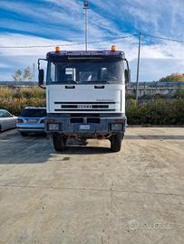 Iveco Euotrakker cassonato con gru