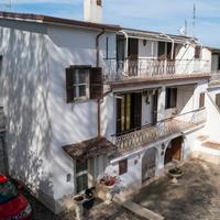 Villa bifamiliare 300 mq divisa in 2 appartamenti