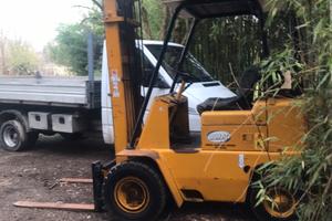 Caterpillar muletto 25qli