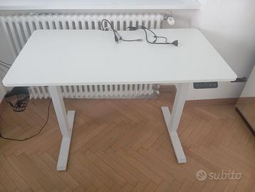 Scrivania regolabile elettronicamente