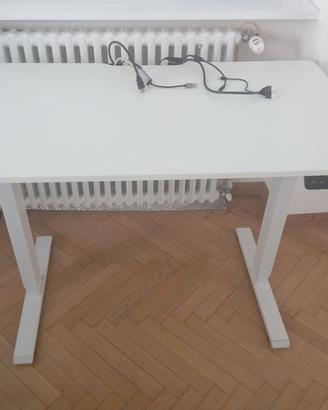 Scrivania regolabile elettronicamente