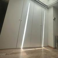 Coppia di armadi a due ante