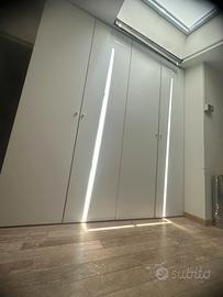 Coppia di armadi a due ante