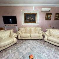 Salotto completo in simil pelle stile classico