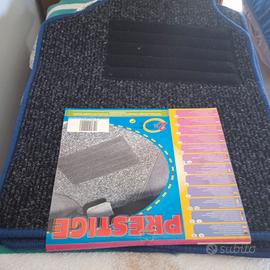 set di tappetini universali per auto .