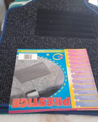 set di tappetini universali per auto .