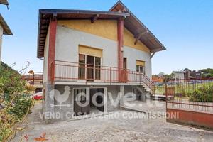 Casa indipendente di 100 m² con 4 locali a Laveno-