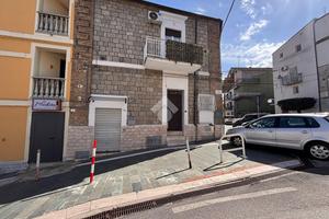 CASA SEMINDIPENDENTE A MONTENERO DI BISACCIA