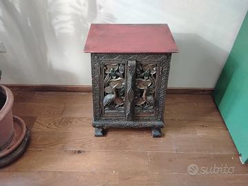 Vecchio comodino Thailandia anni 50