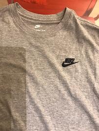 T-shirt Nike nuova tgS