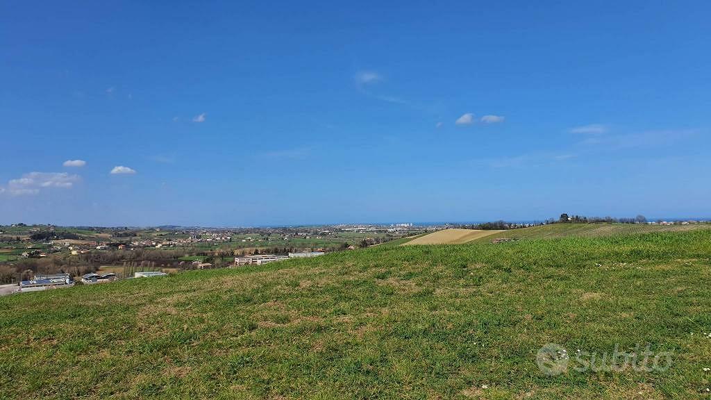 Rustico / Casale di 292 m² con più di 5 locali a T - Vista 2
