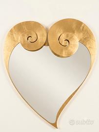 Specchiera di design, tutta in foglia oro.