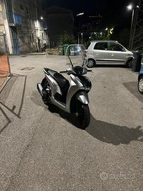 Honda SH 350i (2023) - Pari al nuovo
