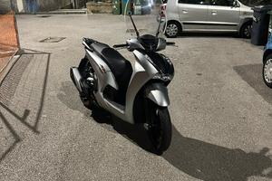 Honda SH 350i (2023) - Pari al nuovo
