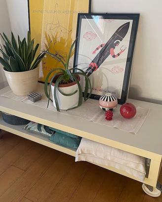 Mobile porta TV Ikea "vintage" con rotelle