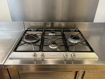 Fuochi e mobile con sportelli