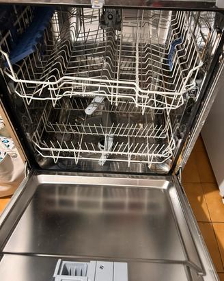 Lavastoviglie Indesit a incasso A+ 11L 13 coperti