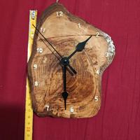 orologio su radice in legno 