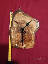 orologio su radice in legno 