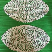 Coppia di centrini lavorati a mano a tombolo