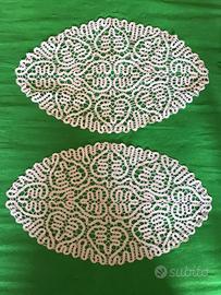 Coppia di centrini lavorati a mano a tombolo