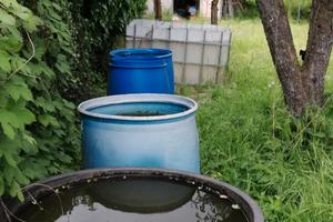 Terreno frutteto servito da acqua, gabbiotto