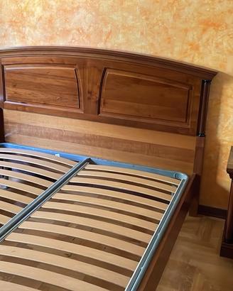 Lotto di mobili classici in legno