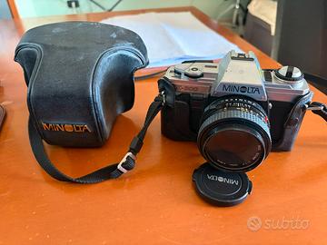 Macchina fotografica vintage reflex 35 mm Minolta