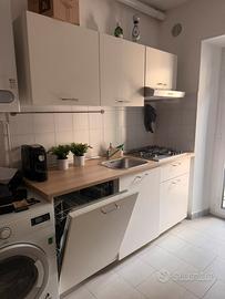 Cucina completa con lavastoviglie